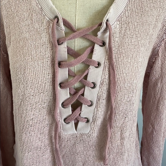 Tyler Jacobs distressed top - Picture 2 of 6